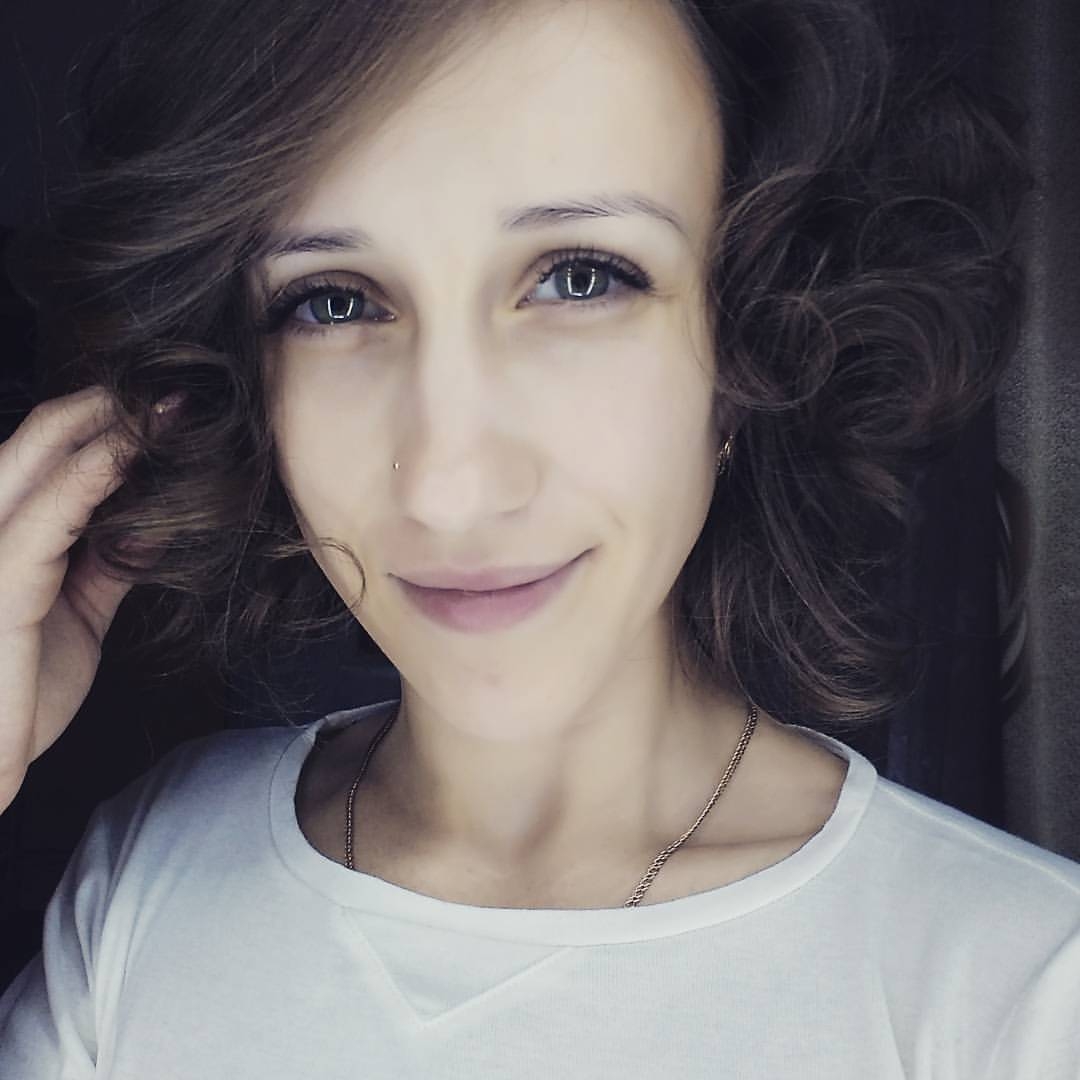 Olenka Vasyliuk акройога